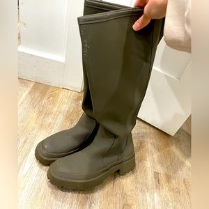 Zara boots in very good condition